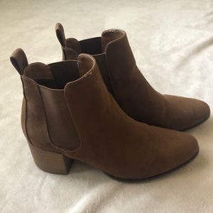 American Eagle block heel booties